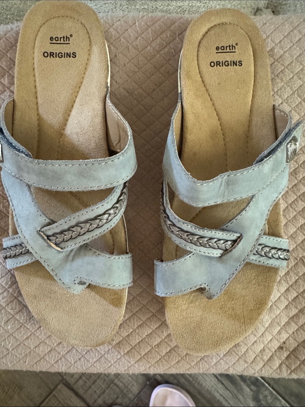 NWOT, Women’s earth  origins slip on sandals.Women’s Size 8-1/2.